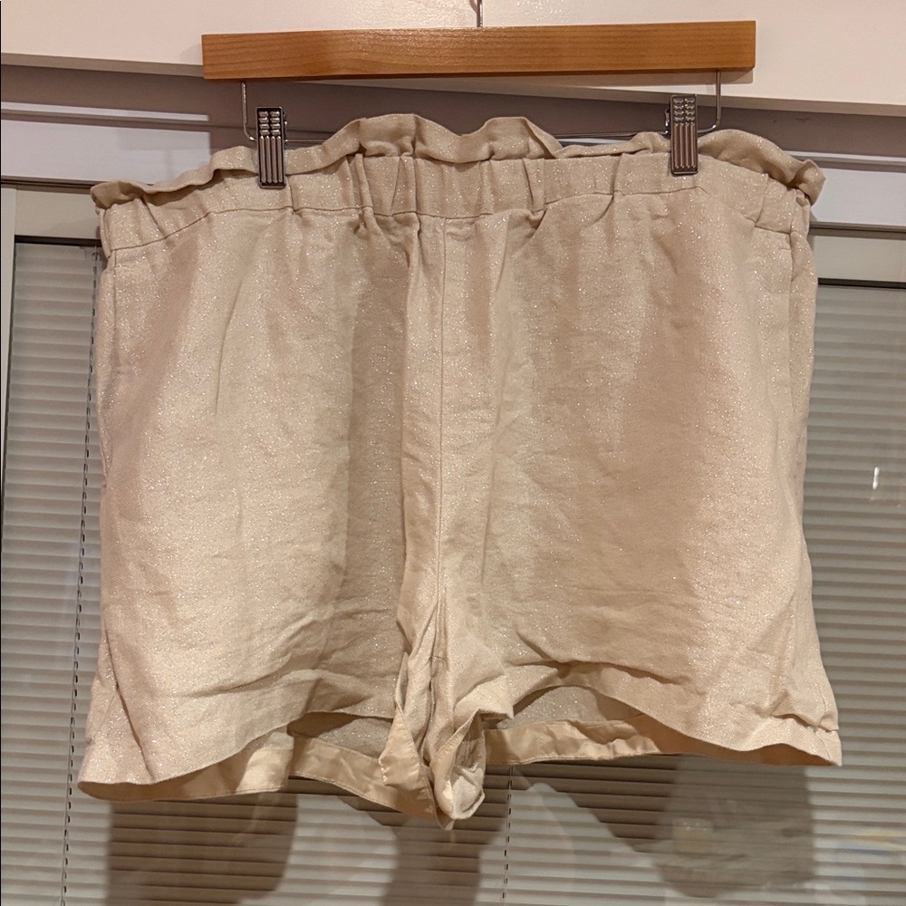 Express Shimmer Cream Shorts Size XL